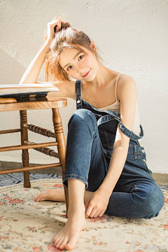 无画可说的菜鸟采集到女-坐姿