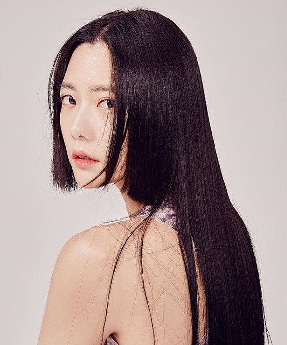黑长直美少女，公主切发型