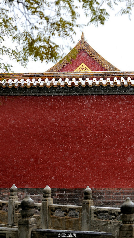 北京皇城，在落雪中沉默，让历史渐渐沉淀。...