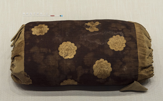 辽 刺绣团花罗枕 中国丝绸博物馆藏 The Liao Dynasty（907-1125）/Silk Pillow/China National ...