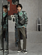 #v-style#@TFBOYS-王俊凯 演绎DIOR 2020冬季男装系列，卡其色风衣外套和印花针织衫展现品牌大使的精致优雅[米奇比心] ​​​​