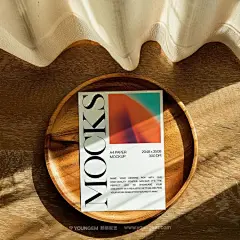 木托盘上的A4单页传单海报纸张模型展示设计贴图ps样机素材 10psd下载_颜格视觉