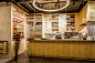 #餐饮空间# 瑞士韦伯的餐厅——Dioma AG:项目是为大约50位顾客发展、设计和实现一个现代的、高雅的美食法理念（原来位于“Webersbleiche”中心的空间，它连接着周围的“韦伯模式”时尚空间）。项目设计包含了室内设计、灯光设计和商标的设计理念，另外顾客还有对零售和烹饪法的要求。详见...展开全文c