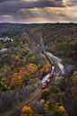 Train is coming, Dundas peak