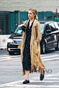 风衣配连衣裙街拍Look
