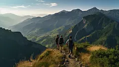 山顶人物树木草地素材图片