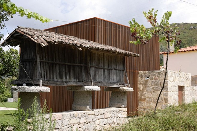 Rustic-House-Design-...