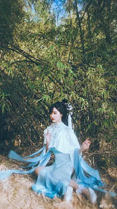 ［月下曲 ］摄影：界音
元宵节快乐～吃的汤圆还是元宵呀？
评论里抽个小仙女 给你红包买好吃的去呀 ​​​​
