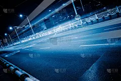 高速公路上的汽车小径