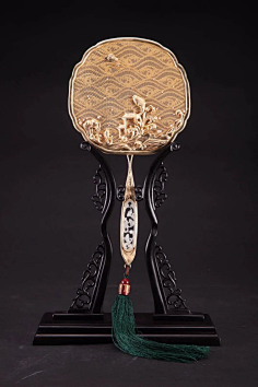 com采集十柒05采集到扇子1除雕翎扇外,清宫羽扇还有鹅毛扇.