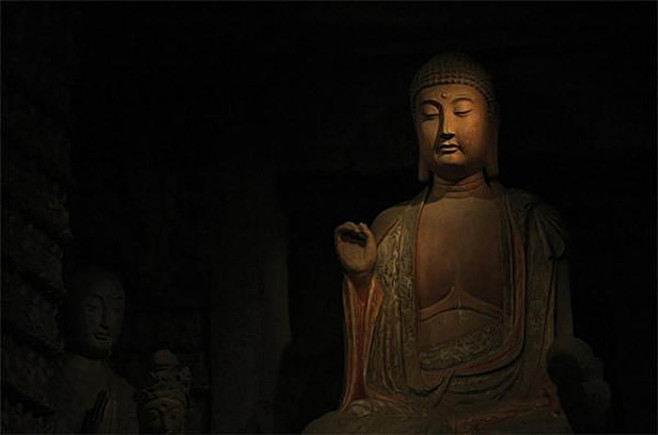 看破，人就是佛。执着，佛便是人。