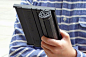 香港设计师工作室G.O.D为黑莓平板电脑playbook设计了这款竹简保护套，仿照中国古代用以书写、记事的竹片，拿起playbook时，仿若回到了那个久远的春秋战国年代。卷起竹简时，还可作为电脑的支架。