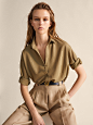 衬衫风格素色 T 恤 - 女装 -  Massimo Dutti : Massimo Dutti 2019 V女装的衬衫风格素色 T 恤 - 价格：350。自然优雅！