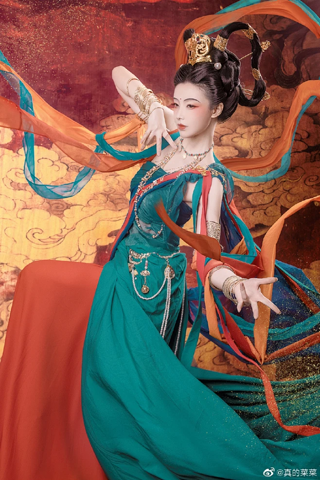 真的菜菜超话#神话映像# 飞天_大唐华章 飞天，始于印度，通过西域传入中原后，和中原飞仙融合，多种文化交汇融合发展，在隋唐达到鼎盛。而大唐的 ...