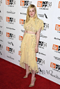 艾丽·范宁 (Elle Fanning) in罗达特 (Rodarte) 2017春夏系列连衣裙
