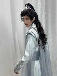 高马尾大波浪古风男发图片_素材-汉服，影视剧，摄影图片素材-花瓣网