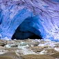 蓝冰洞穴。ostedal冰川国家公园，挪威