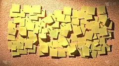 软木板上的便条纸