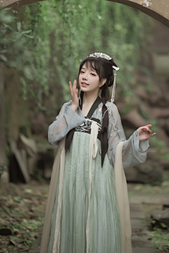 芽芽不吃豆芽采集到妹子-三次-古装