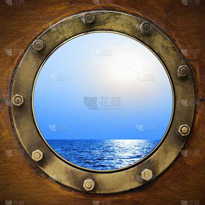 船的舷窗可以眺望大海和天空