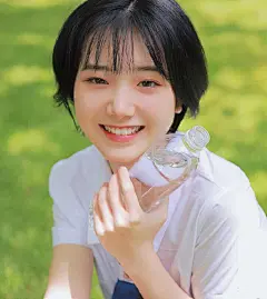 不敢妄语，善良的人一定生活如意、人生幸福！也不敢苟同，善良的人一定命运华丽、岁月静好。

　　只是觉得：每一个生命与每一种信仰之间，总有一个绝对的契合点，那就是的灵魂深处的善良；也觉得，每一个民族与每一种宗教之间，也有一个绝对的交融点，那也一定是人性本能的善良。

　　善良，就如同冬天的暖阳，夏天的凉风，总是给人们以最温暖的赐舍；善良，又恰似秋天的姹紫嫣红，冬日的皑皑白雪，总是给人们以最愉悦的感动。http://www.szwj72.cn/Article/gwsh/202106/4112.html

　　