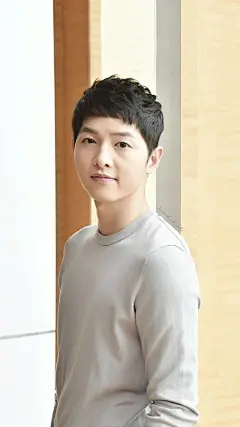 新鲜出炉 #宋仲基# #太阳的后裔# 今日香港活动图速成的手机壁纸【尺寸1080*1920】迷妹们可以拿去舔屏了kkk【勿去logo二改转载请注明来源】PS:明天就是周三了@宋仲基贴吧官博