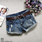 新款个性做旧风格深蓝色牛仔短裤 #潮人# #街拍# #欧美# #日韩# #优雅# #名模#