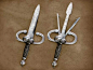 顺带提一下，WOW中“折戟壁垒”的英文为“Sword Breaker's bulwark”，个人一直觉得这个翻译非常好，不过也遇到不少觉得这个翻译土的...在想，如果当年折戟的翻译为“龟壳盾”估计也没这么复杂了...
◆
◆
@老阿姨在看着你
【Parrying daggers】挡格短剑，十五世纪末兴起的防御型武器，在格斗时剑身可以一分为三，如图1-4。【sword breakers】折剑匕首，外观很像梳子，出生于17-18世纪的防御武器，在格斗时不仅能将对方武器格挡下并将其折断，如图5-8。一直觉得这两
