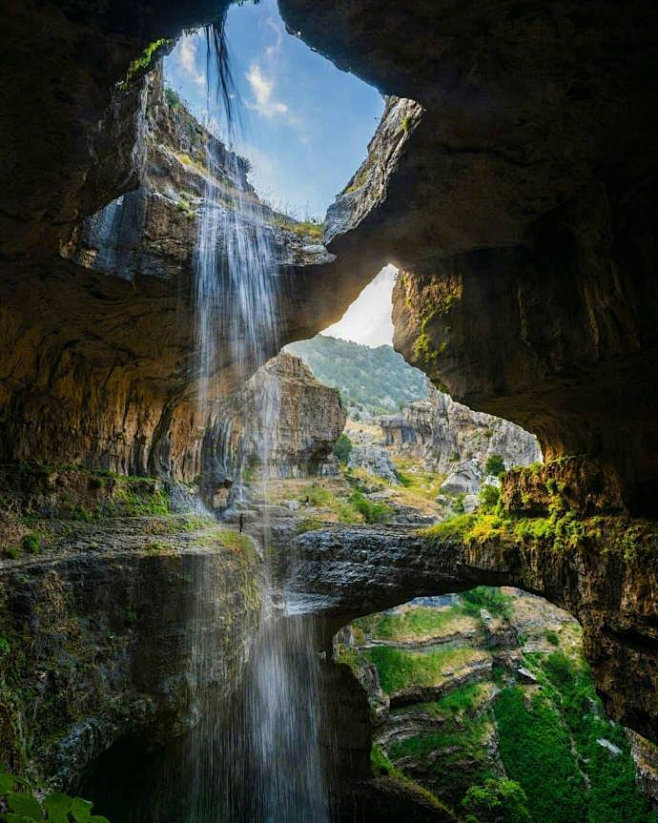 黎巴嫩的巴塔尔峡谷瀑布