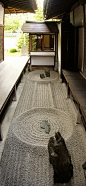 Totekiko(東滴壷) is the smallest stone garden in Japan.