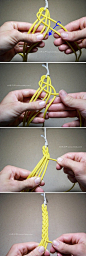 今天的手工编织带给大家的是一款很经典的宽一点感觉的手绳的编织教程，当然了不作为手绳作为其他的用途都没有问题，这里要分享的就是编织的方法。因为比较宽所以需要六股绳来编织。基本上三根长的绳子对折之后就可以了。 #DIY#