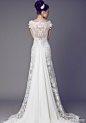 Tony Ward 2015 Wedding Dresses 系列2 超显身材的婚纱礼服，洋溢着淡淡的高贵典雅、浪漫成熟，让每个女人都能成为一个完美的现代新娘。