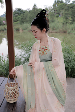 番茄吃烤鱼采集到汉服
