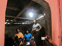 一升之光/Liter of Light：为棚屋设计的太阳光水瓶灯泡