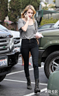 Emma Roberts----------不完整街拍档案_时尚资讯_天涯社区