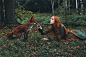 摄影师Alexandra Bochkareva镜头下的红发雀斑少女和红狐狸，感觉像是一个童话。