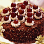 Schwarzwaelder" 即为黑森林，德国最为出名的就是味道浓郁的黑森林蛋糕，融合了樱桃的酸、奶油的甜、巧克力的苦、樱桃酒的醇香。正宗的黑森林蛋糕一点也不黑，不含黑色的巧克力。