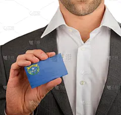 商人持有一张名片，内华达州