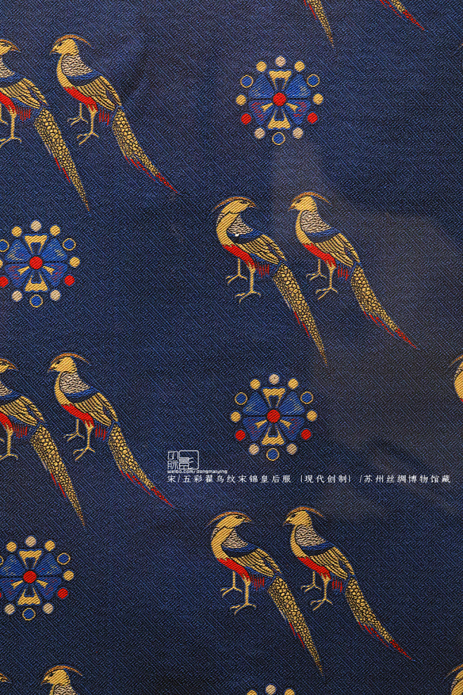 宋五彩翟鸟纹宋锦皇后服现代创制钱小萍根据南薰殿旧藏宋仁宗皇后像创