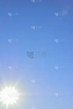 晴朗的蓝天和阳光