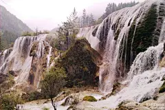 在我眼里，用多少张相片都无法记录下这一美景。就这样，耳边伴随着《西游记》的片尾曲...