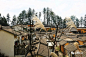 清风场乡建公园位于綦江区横山镇，占地约360亩。这里采用了景观手法复建 梯田、藕田、菜地等，留存乡村肌理，营造了田园牧歌的村落情景；并用传统垒石、夯土、夹壁墙等老工艺在宅基地上复建农宅，展现不同时期的乡村民居。在民居里，还迁农户日出而作日落而息，活化原住民生活场景。