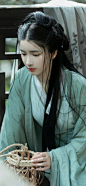 蓦然回首，那人却在，灯火阑珊处。
采集@别致的七
cr：梅九九