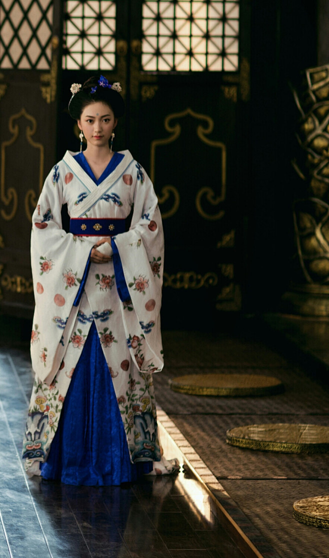 东宫赵瑟瑟夏娃