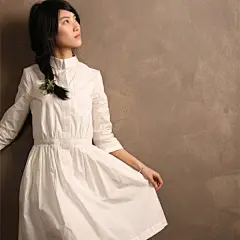 每个女生都应该有一条纯白棉质连衣裙吧。美好死了。【阿团丸子】