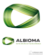 法国生物能源公司Albioma的甘蔗叶标。该名字“Albioma”意为“from biomass 来自生物量”，而新标识的图形则是一个莫比乌斯环风格的甘蔗叶，象征了再生能源，既代表了科技又代表自然。
