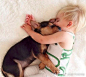 #夏日生活图鉴#一个3岁的孩子，和自己的狗狗一起午睡~萌翻了~ ​​​​
