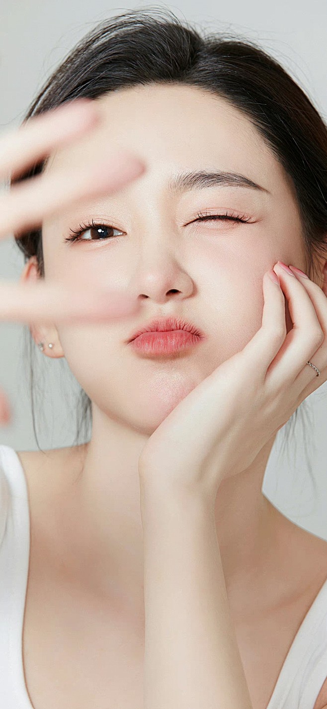 国潮 #妆容#彩妆# #眼妆# #唇妆##护肤#美妆#美女#微笑#笑容#模特#医美#女装#酷#流行#时尚#珠宝#高清照片#摄影#身材#彩妆 ...