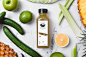 [Palette] Cold Pressed Juice : 可以透過LOGO看到更多豐富的顏色，發想以調色盤作為外框，將相關的元素轉換成簡單的圖形印壓在調色盤內，用象徵蔬果汁的水果、蔬菜葉和果汁的波動組成畫面，當中蔬菜葉的波動像是以口飲入的嘴唇，添加些趣味在其中。