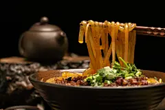 酸辣粉材料美食摄影图